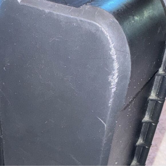 Hot Wheels 110 car carrying case with retractable handle and wheels - Picture 9 of 11